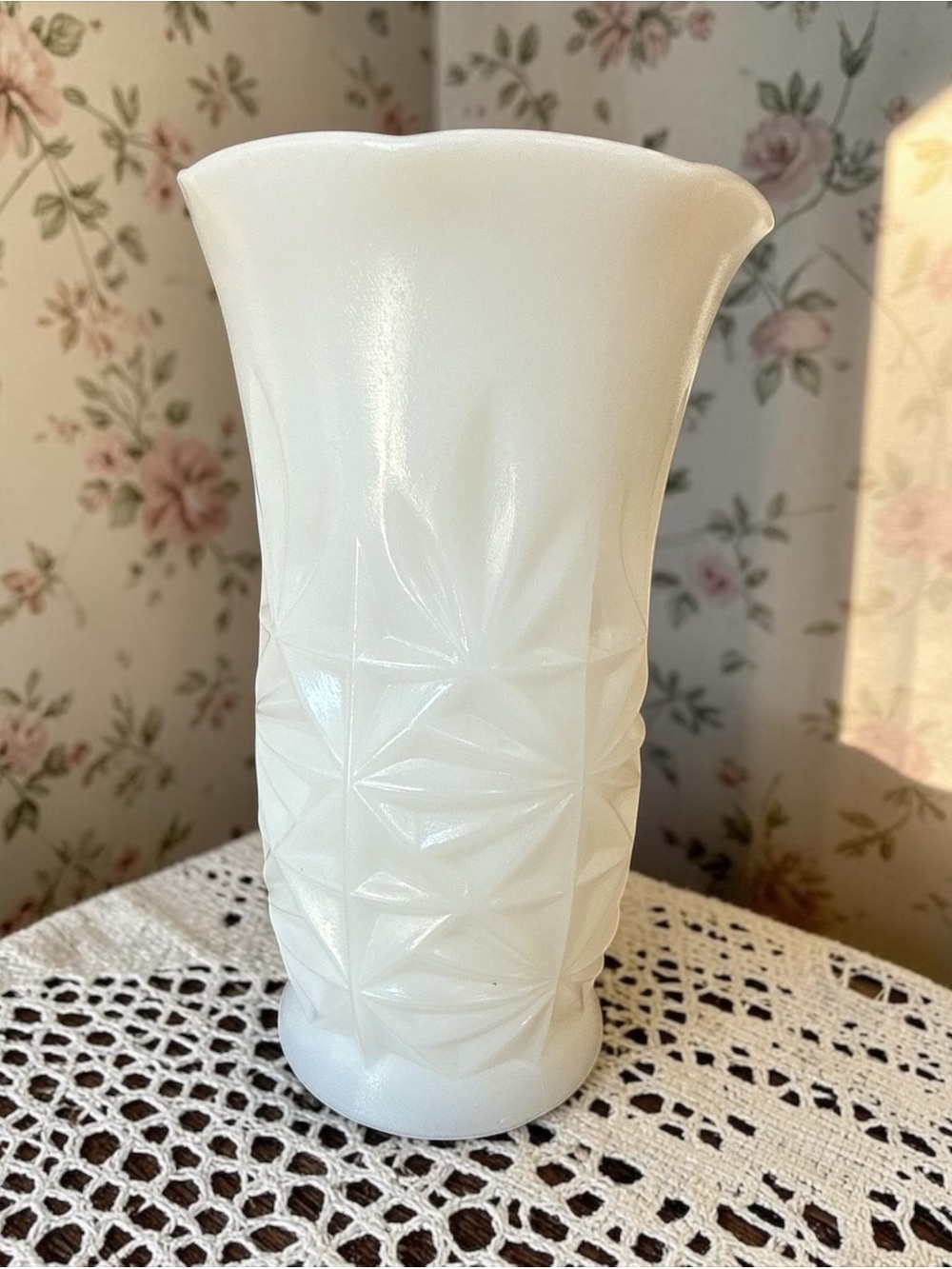 Vintage Hazel Atlas Milk Glass Starburst Vase MCM Scalloped Rim 5.75”